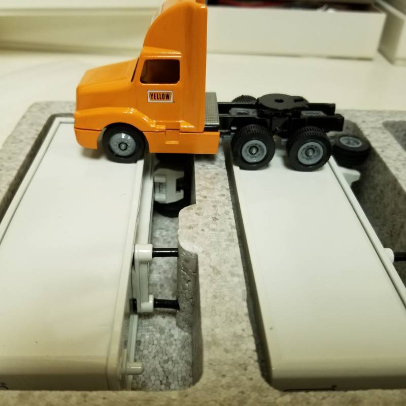 lot 1439 image: Yellow Freight Winross dual  piggy back truck  trailer