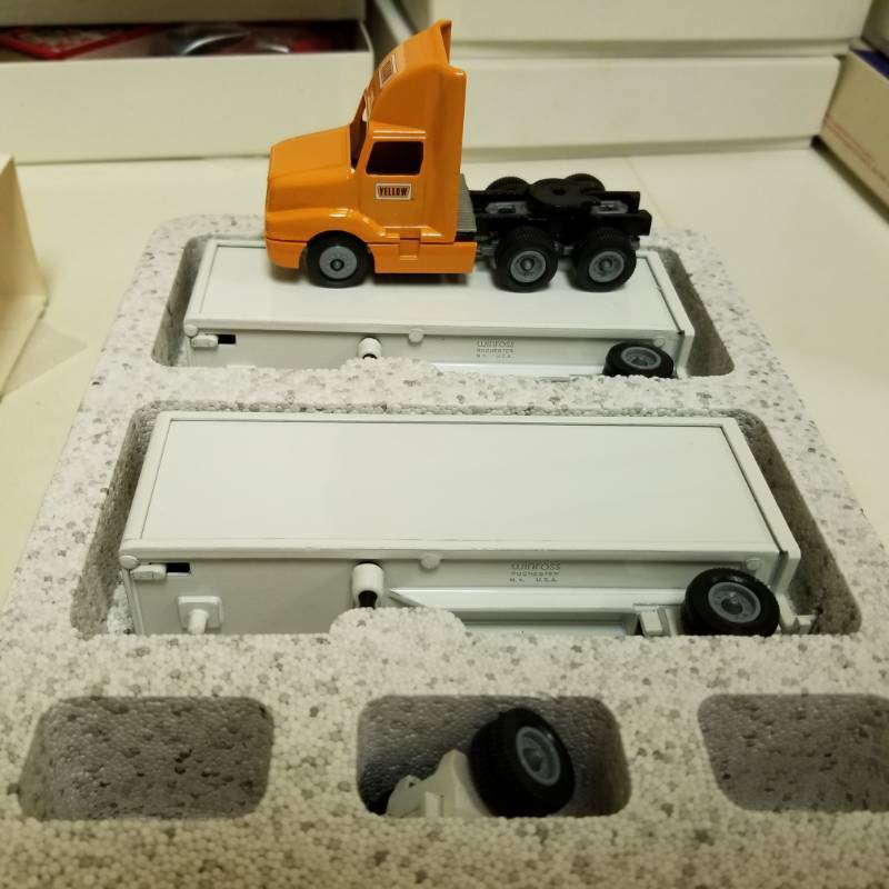 lot 1440 image: Yellow Freight Winross dual  piggy back truck  trailer