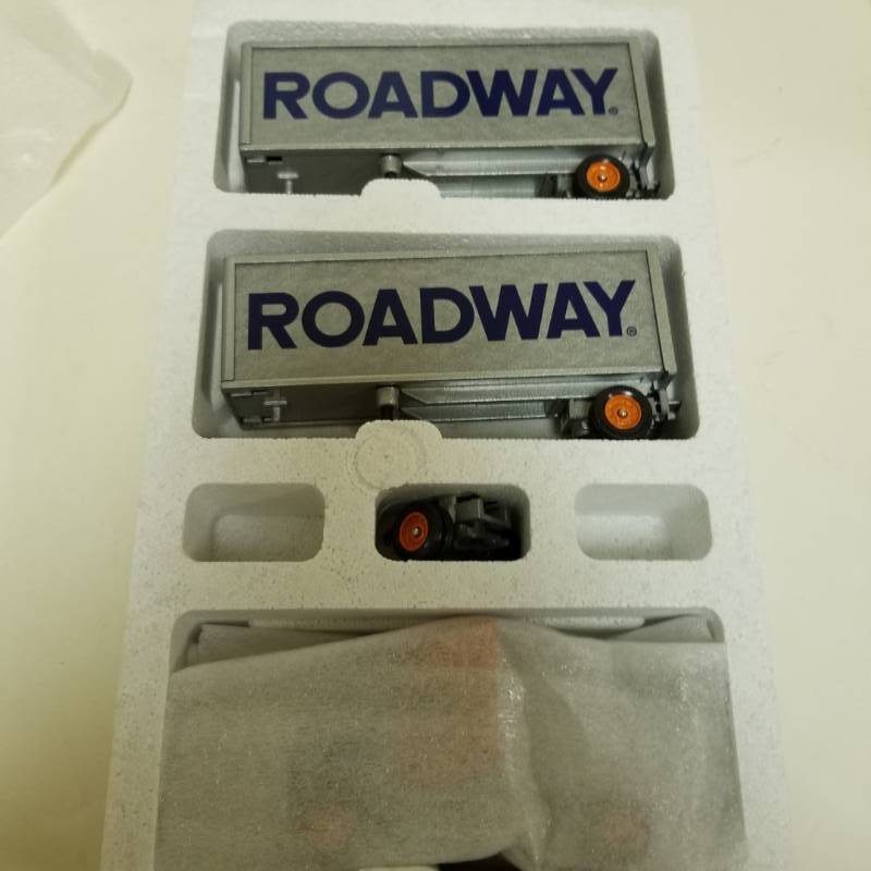 lot 1446 image: Roadway Dual  piggyback with Cab  winross