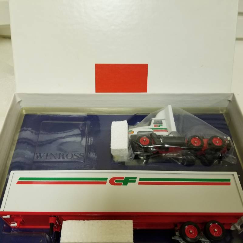 lot 1447 image: CF Cab & Trailer winross