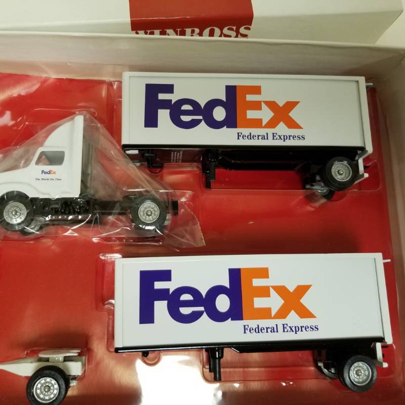 lot 1454 image: FEDEX Piggy Back  Dual trailer winross