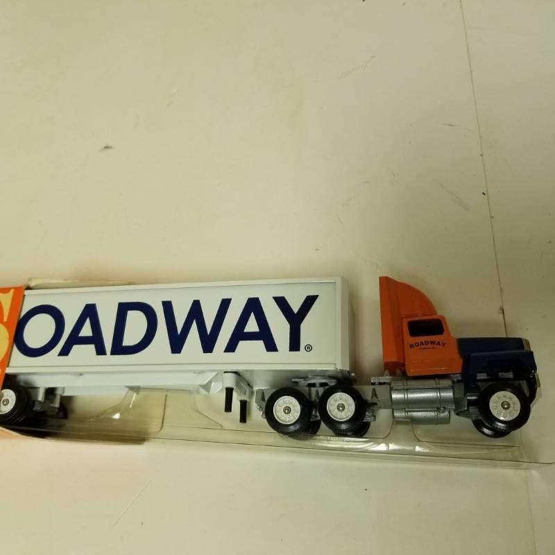 lot 1460 image: Roadway Promo Winross