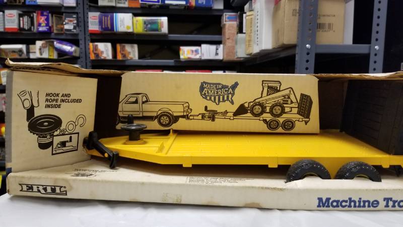lot 1484 image: Ertl Machine Trailer 116