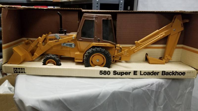 lot 1491 image: Ertl CASE 580 Super E Loader Backhoe