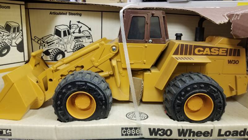 lot 1496 image: CASE W30 Wheel Loader by Ertl