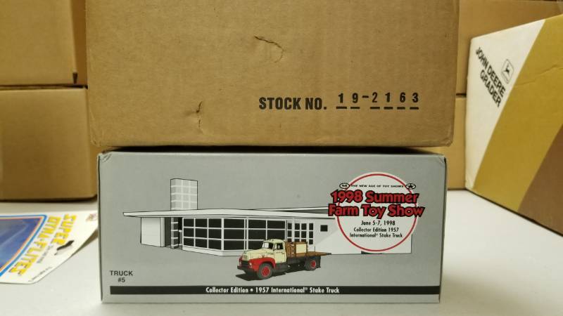 lot 1502 image: 1998 Summer Farm Toy Show Collecter edition 1957 Stake Truck international