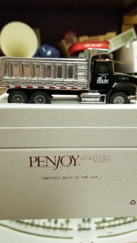 lot 1507 image: Penjoy Hand painted  made dump truck - Quality Truck - Heavy