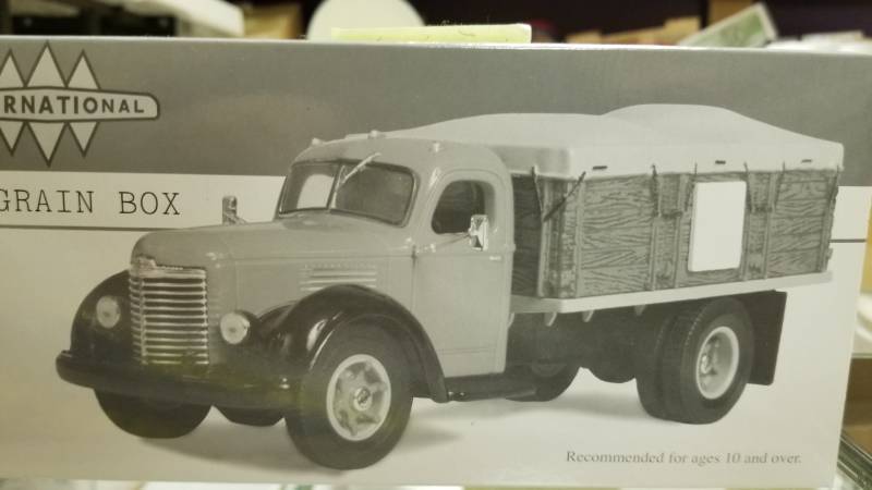 lot 1509 image: 1st Gear Grain Truck International