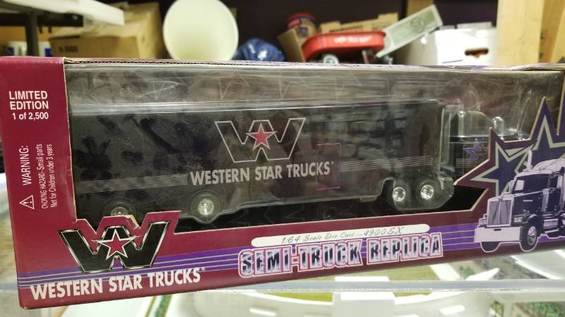 lot 1514 image: 12500 Western Star Truck