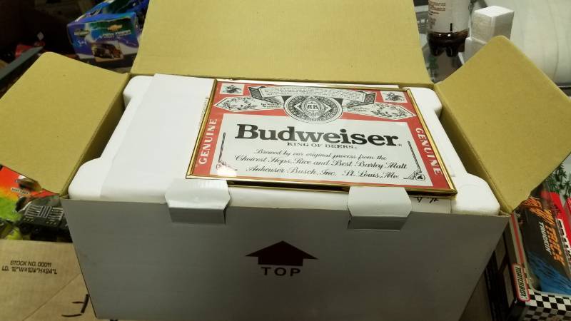 lot 1520 image: The Danbury Mint Budweiser Stake Truck