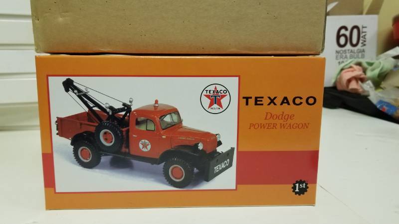 lot 1521 image: First Gear Texaco Tow Truck