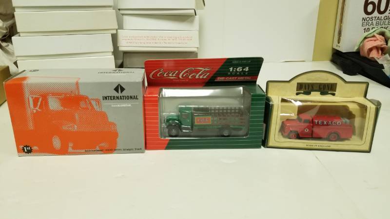lot 1522 image: Lot of 3 Diecast - Coca Cola, Texaco  International