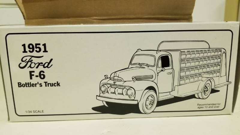 lot 1529 image: First Gear 1951 Bottle Truck Dr. Pepper Topeka