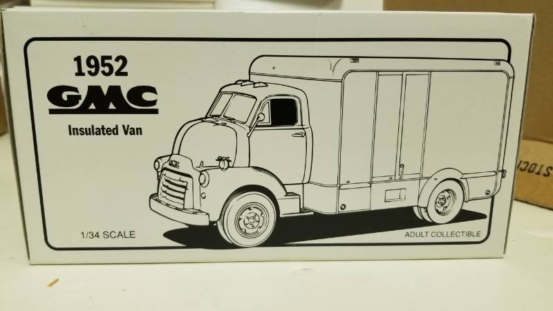lot 1530 image: First Gear Busch Light 1952 GMC VAN