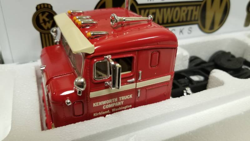 lot 1531 image: Eastwood Automobilia Transportation Kenworth