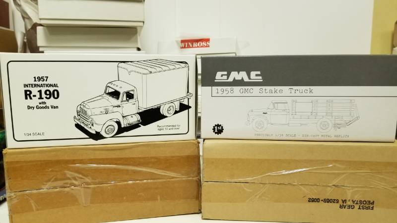 lot 1533 image: First Gear Set of 2 1957 and 1958 Texaco Lubrication and Cambells 66 Express