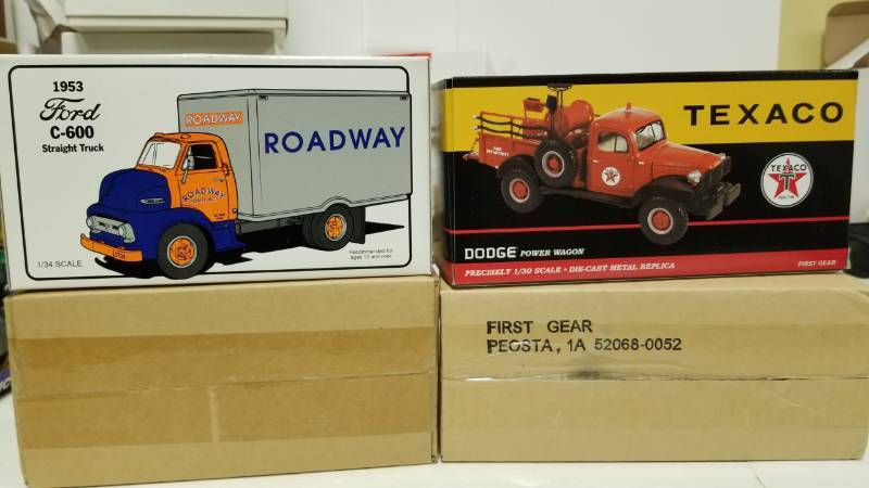lot 1535 image: Roadway Express and Texaco First Gear Trucks
