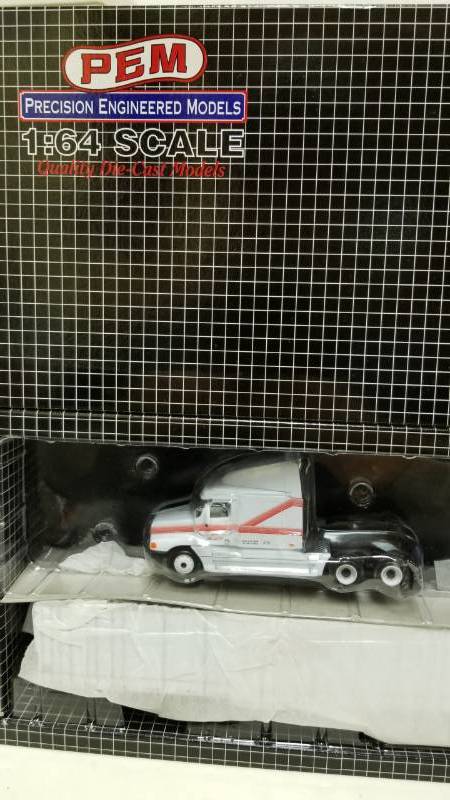 lot 1547 image: Heartland Express by PEM 164 Scale Truck and Trailer