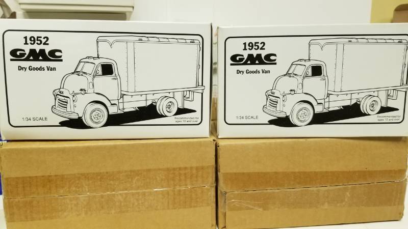 lot 1552 image: Graham and GMC Dry Goods Vans by First Gear