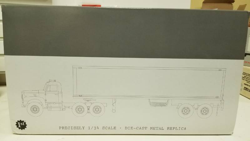 lot 1560 image: Campbell 66 Express Truck and Trailer by First Gear