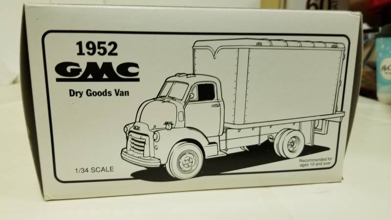 lot 1573 image: First Gear GMC Truck