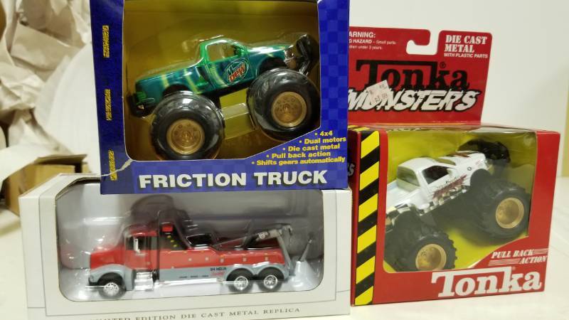 lot 1581 image: 3 Trucks