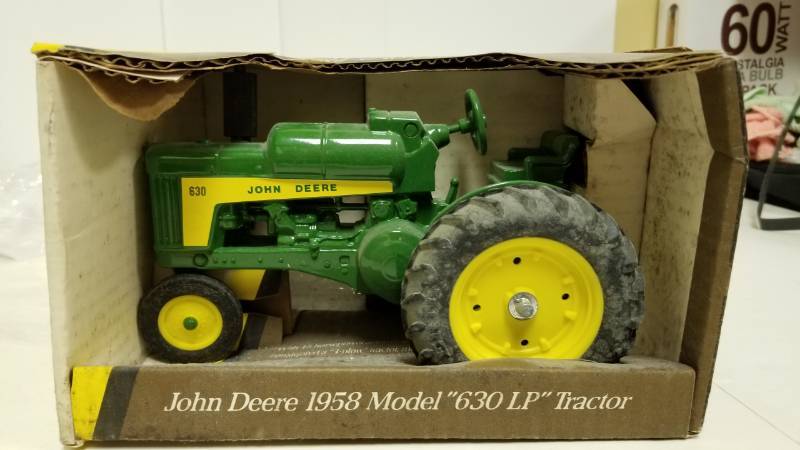 lot 1587 image: John Deere 1958 630 LP Tractor