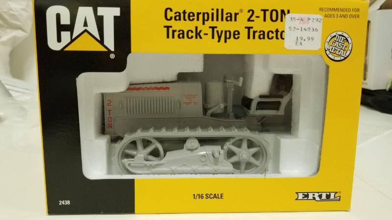 lot 1588 image: Caterpillar 2 Ton Track type tractor CAT