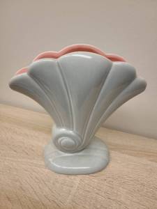 lot 28 image: Art Deco Style Fan Shell Ceramic Vase