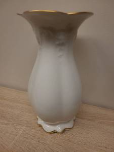 lot 29 image: White Porcelain Vase with Gold Trim and Scalloped Rim