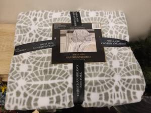 lot 30 image: Christian Siriano New York Oversized Plush Throw Blanket