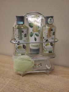 lot 32 image: 6 Piece Bath Set with Wire Caddy - Mint Coconut Scent