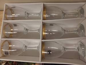 lot 52 image: Dorisan Crystal Wine Goblet Set with Gold Rim