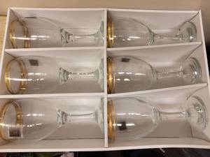 lot 54 image: Gold Rim Wine Glass Set with Gift Box