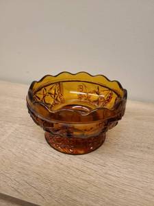lot 73 image: Amber Glass Footed Bowl with Pressed Star Pattern