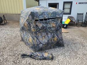 lot 84 image: Herters Camouflage Pop-up Hunting Blind