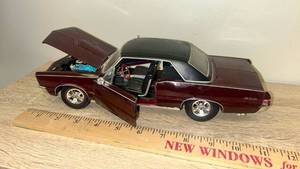 lot 86 image: Pontiac GTO 124 Scale Diecast Model Car