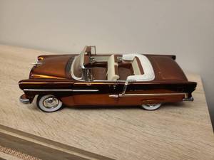 lot 108 image: 1955 Chevrolet Bel Air Convertible 118 Scale Diecast Model Car