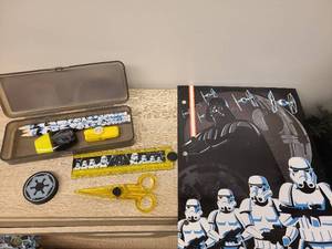 lot 114 image: Star Wars Stationery Set with Folder