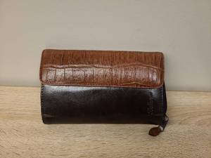 lot 117 image: Bellarose Two-Tone Leather Clutch Wallet