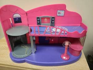 lot 122 image: Barbie Pop Star Stage Playset