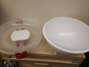 lot 127 image: Crofton Salad Carrier with Lid and Inner Container