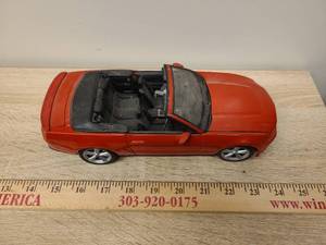 lot 130 image: 118 Scale Ford Mustang Convertible Diecast Model Car in Red