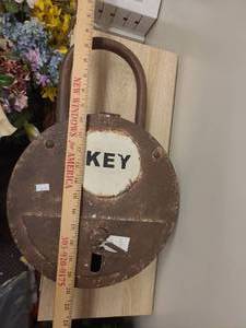 lot 132 image: Large Decorative Metal Padlock Key Box