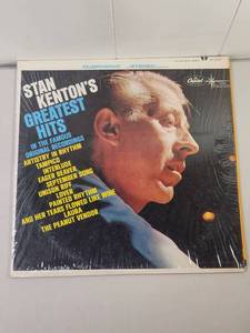 lot 182 image: Stan Kentons Greatest Hits Vinyl LP - Capitol Records DT 2327