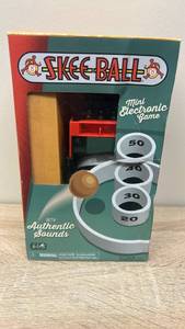 lot 42 image: Skee-Ball Mini Electronic Game