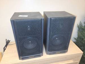 lot 80 image: Symphonic Bookshelf Speakers Pair with RCA Cables