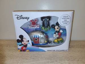 lot 114 image: Disney Mickey Mouse Miniature Statuaries Kit