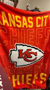 lot 124 image: Kansas City Chiefs NFL Team Logo Blanket