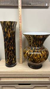 lot 130 image: Tortoiseshell Pattern Glass Vase Set of Two